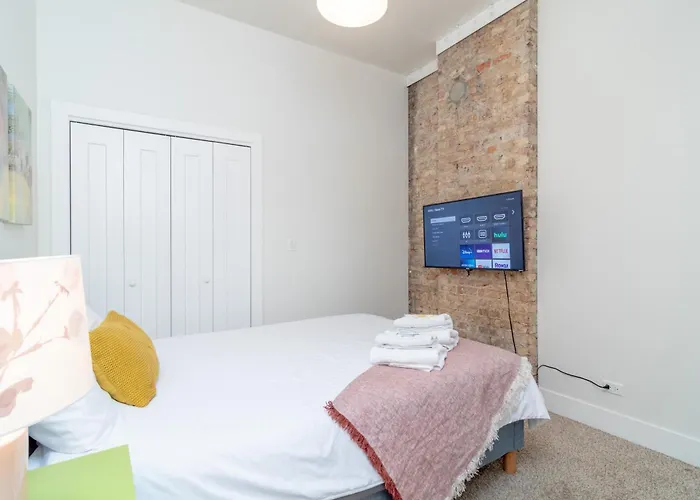 Апартаменты Modern 3br Smoke Ok Near Mccormick & Soldier Field Чикаго